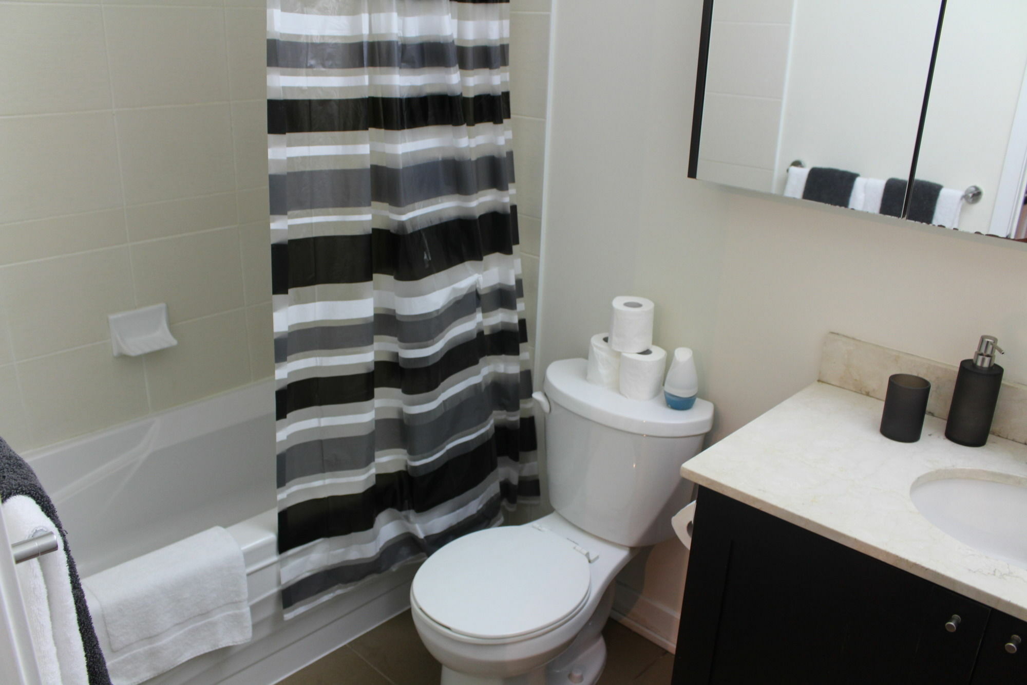 Custom Luxury Suite - By Elite Suites Mississauga Esterno foto